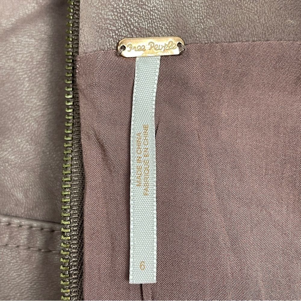 FREE PEOPLE faux leather dusty rose mini skirt, size 6 - Picture 3 of 15